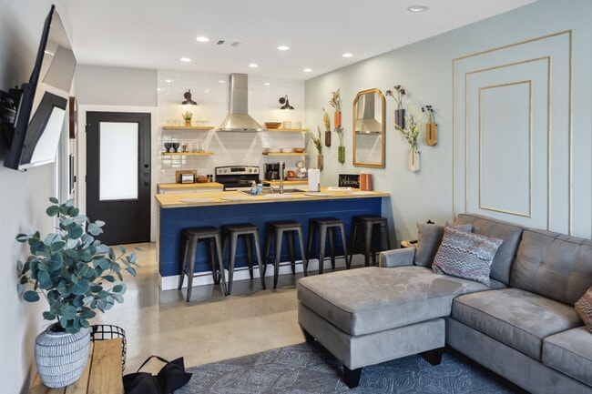 Building Photo - 219 W 22nd St