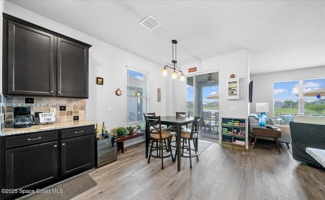 Foto del edificio - 4477 Trovita Cir