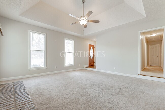 Building Photo - PICK YOUR GIFT OF $200 OFF YOUR FIRST FULL...