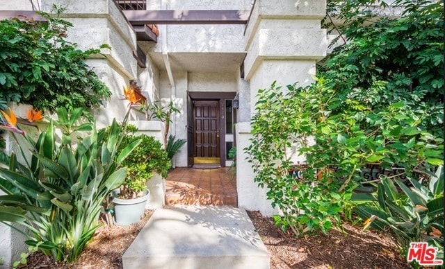 Building Photo - 1470 Palisades Dr