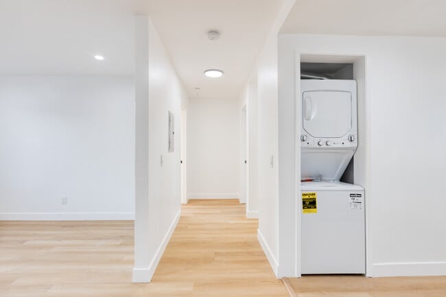 Photo - 3296 Franklin Ave Apartment