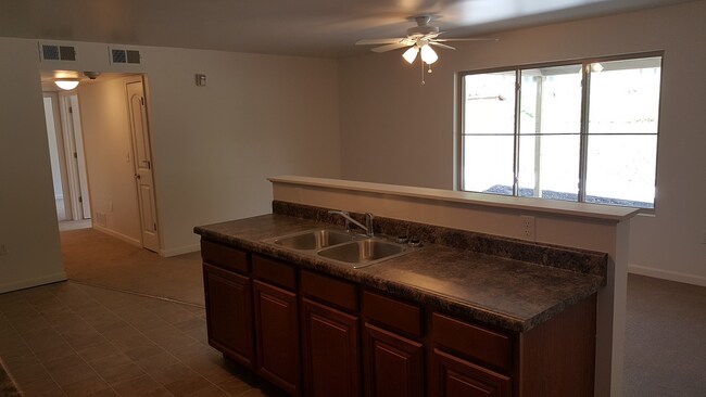 Cocina/ sala de estar - New Haven Apartments