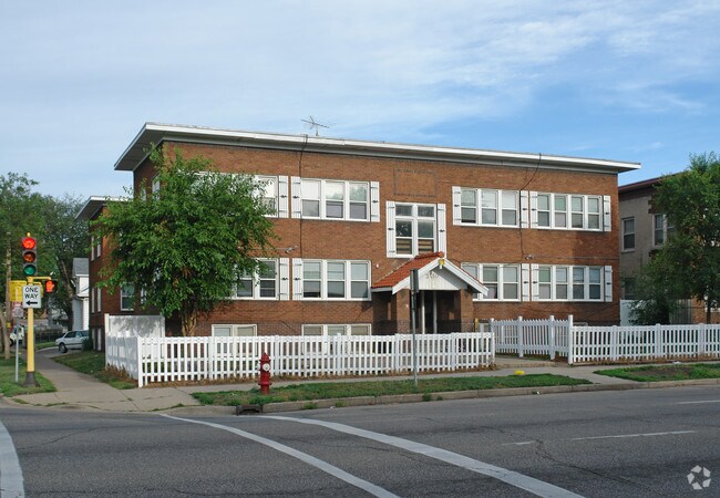 Building Photo - 3450 Portland Ave