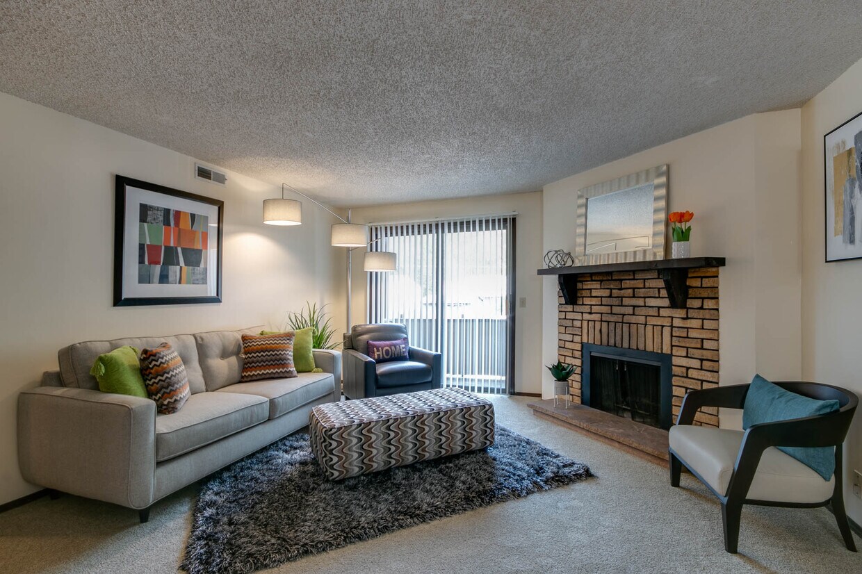 Foto principal - 2000 College Heights Rd