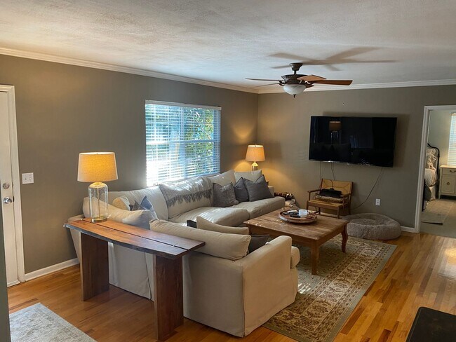 Building Photo - Charming Midtown 3 BR 2 BA Single Family H...