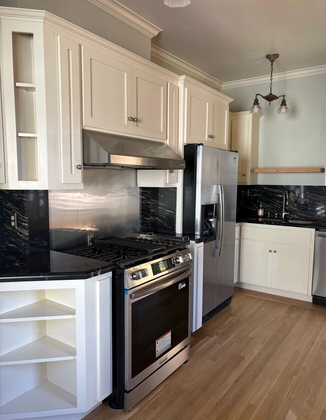 Foto del edificio - Charming Vintage Home Steps from Downtown Santa Cruz