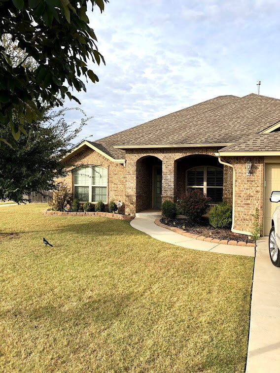 Front - 19101 Green Springs Dr