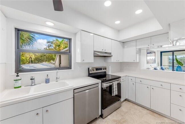 Foto del edificio - 3901 SE St Lucie Blvd