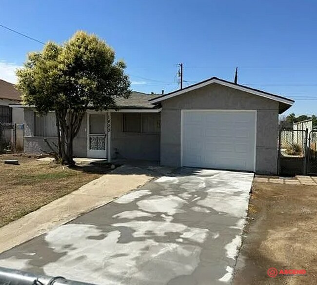 Foto del edificio - 3 Bedroom Home in East Bakersfield
