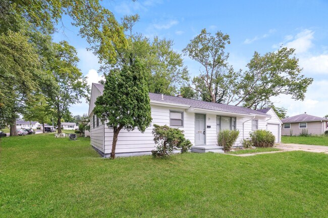 Foto del edificio - 5301 Woodbine Ave