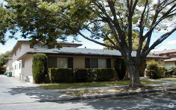 Building Photo - 1409 Lexington Dr