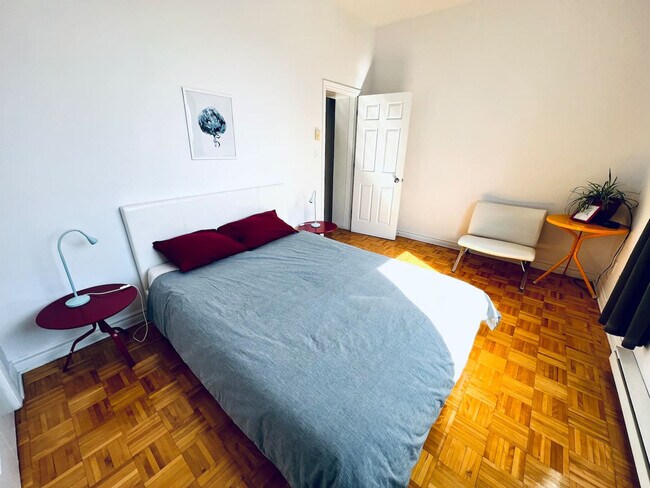 Photo du bâtiment - 4846 Rue Sainte-Catherine E