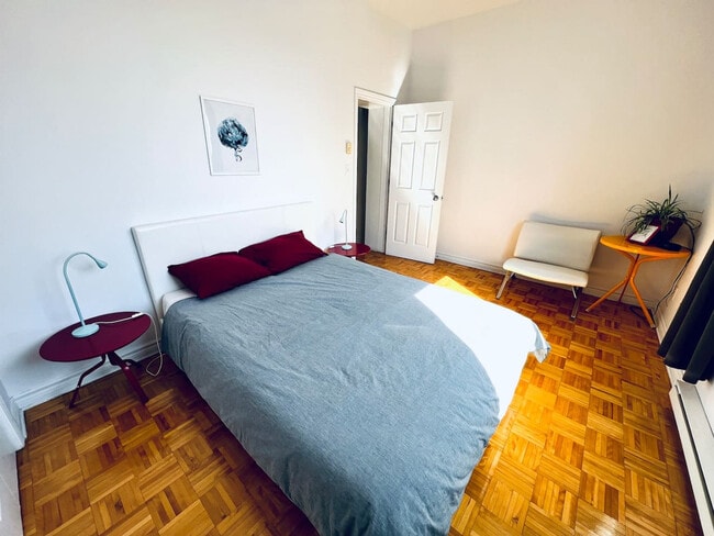 Photo du bâtiment - 4848 Rue Sainte-Catherine E