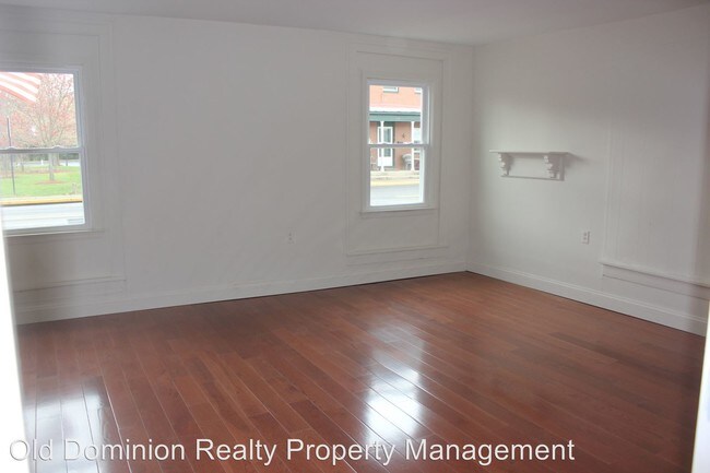Building Photo - 218 N Main St