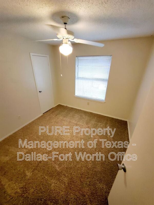 Foto del edificio - 8005 Meadowlark Ln