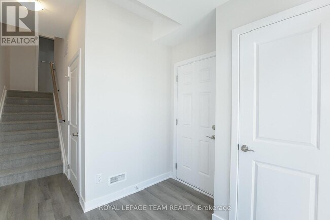 Building Photo - 206 Tussock Private