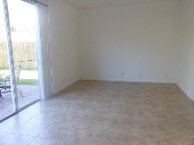 Building Photo - 4452 Lake Tahoe Cir