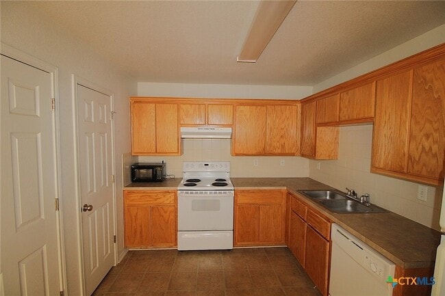 Building Photo - 4102 Janelle Dr