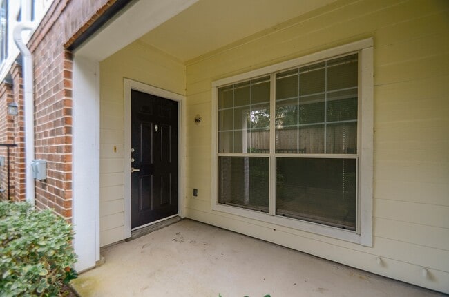 Building Photo - 9200 Westheimer Rd