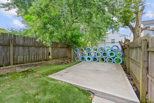 Building Photo - Mainstrasse Rental!