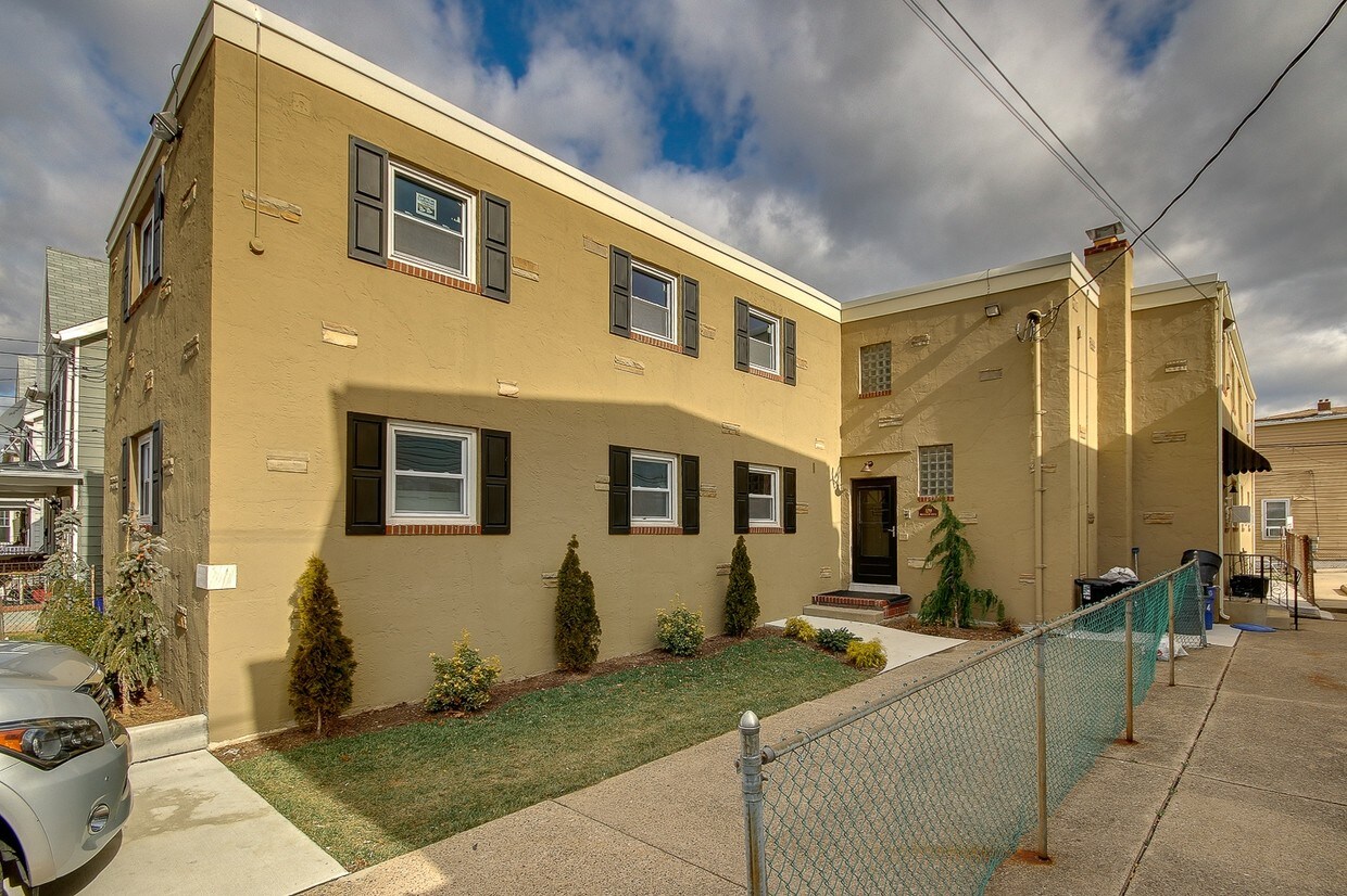 409 Washington St, Bristol, PA 19007 Apartments in Bristol, PA