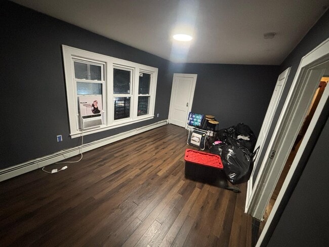 Building Photo - 195 Preakness Ave