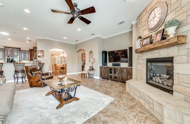 Building Photo - 5505 San Clemente Dr