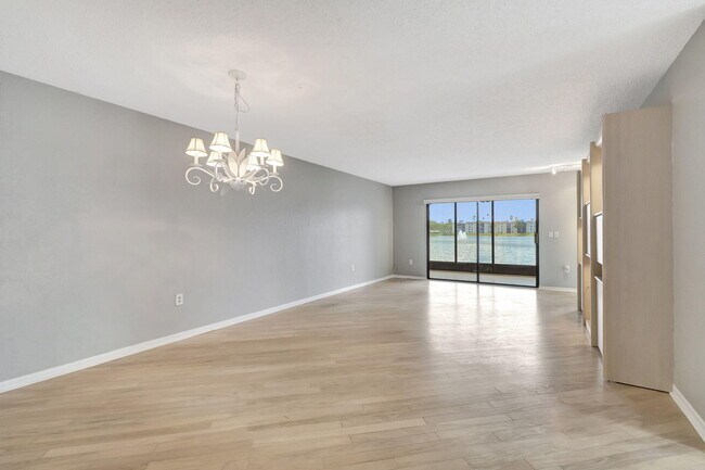 Building Photo - 6121 Pointe Regal Cir