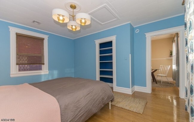 Building Photo - 198 Forest St