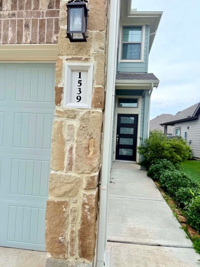 Building Photo - 1539 Crystal Stream Dr