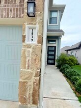 Building Photo - 1539 Crystal Stream Dr