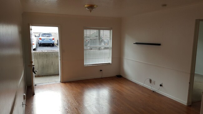 Foto del edificio - 2 bed/1 bath Apt. in Provo