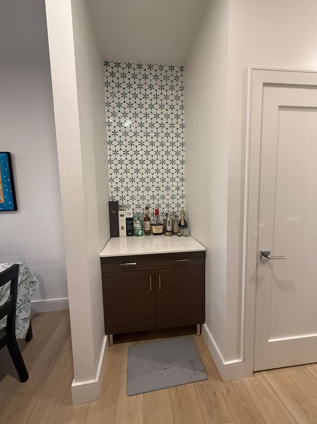 Building Photo - Beautifully Furnished Boston Condo With Am...