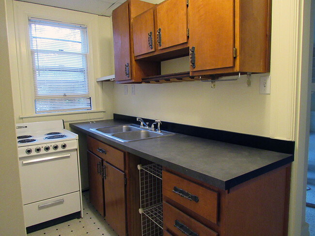 Cocina - One Bedroom Apartment in Carnegie PA