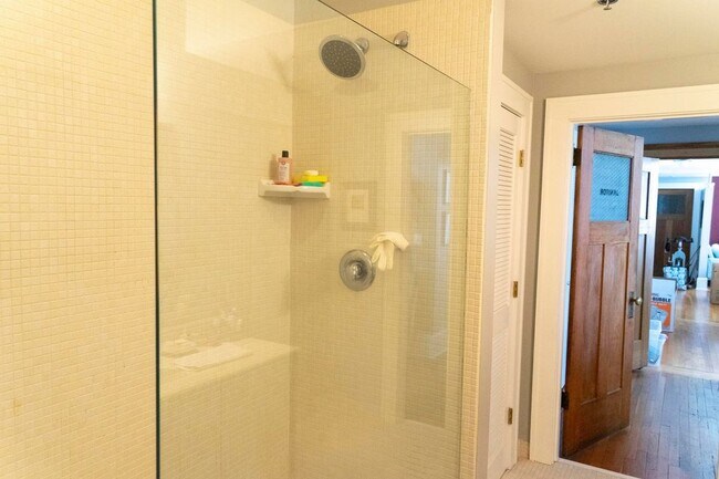 Ducha - 55 Haywood St