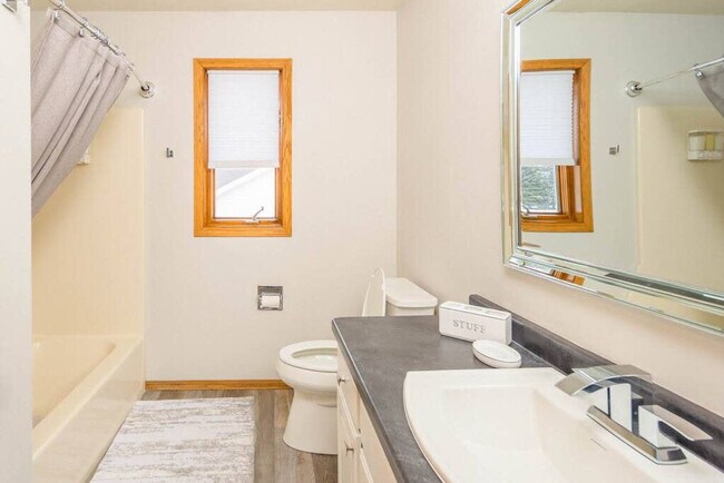 Foto del edificio - N307 Eastowne Ct