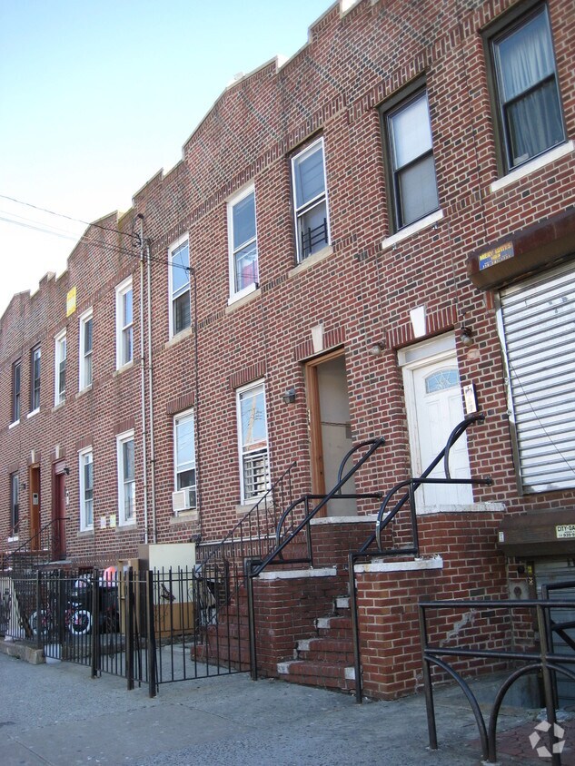 4069 Junction Blvd, Corona, NY 11368 Apartments in Corona, NY