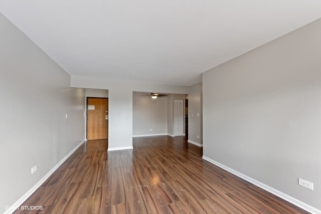 Building Photo - 5348 N Cumberland Ave