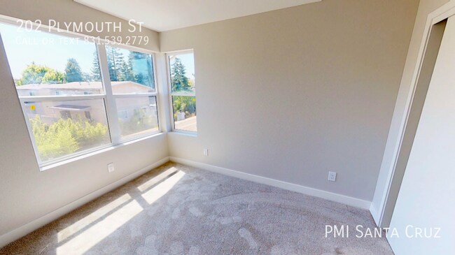 Building Photo - BRAND NEW Spacious duplex