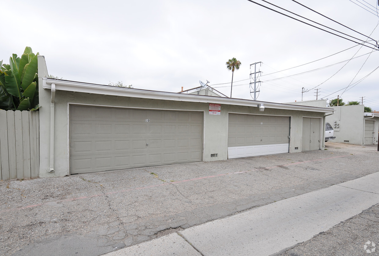 Building Photo - 2104 E La Palma Ave