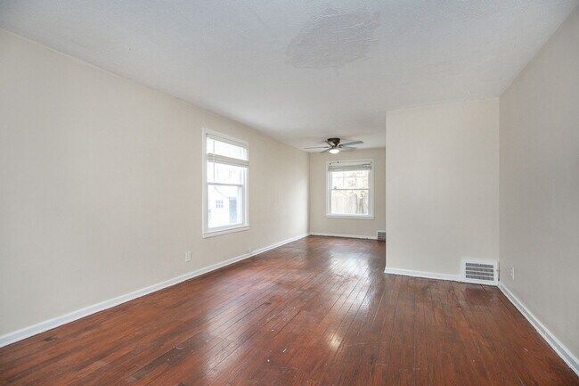 Building Photo - 2 BED 1 BATH BEAUTIFUL SINGLE FAMILY HOME