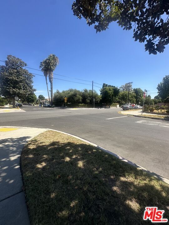 Foto del edificio - 7359 Amestoy Ave