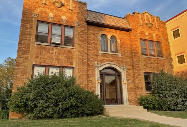 Building Photo - 3036 S Kinnickinnic Ave