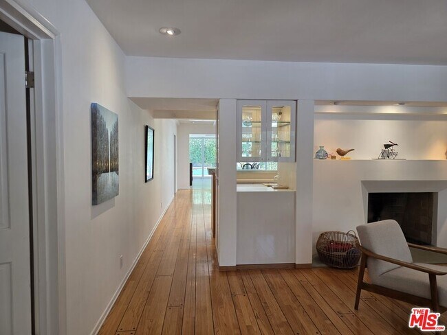 Building Photo - 4031 Hollyline Ave