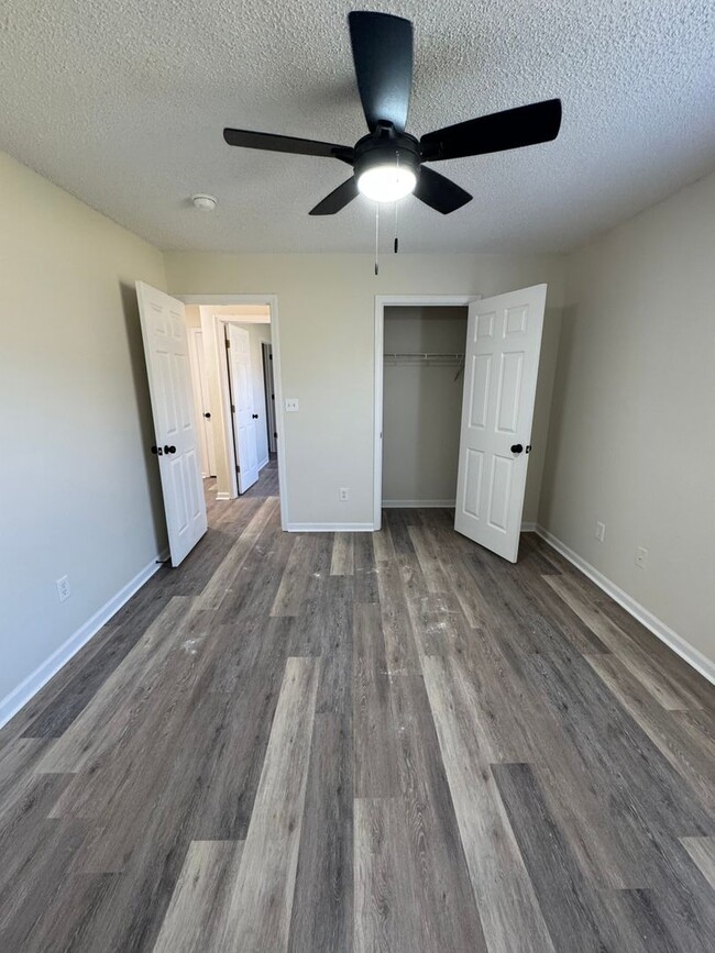 Building Photo - 1908-1910-1910 Arlene Dr