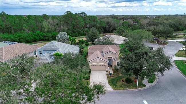 Foto del edificio - 8419 Whispering Woods Ct