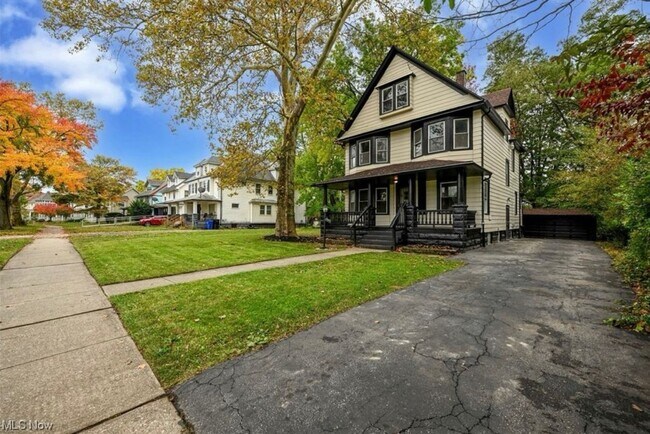 Building Photo - 2636 East Blvd