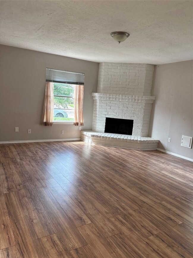Building Photo - 927 Three Forks Dr