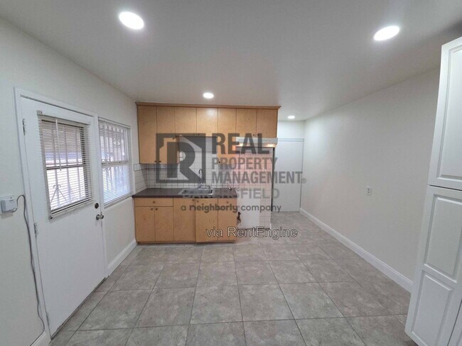 Building Photo - 1518 Palm Dr