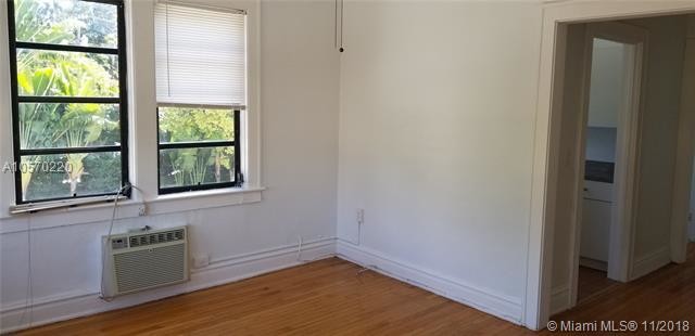 Foto del edificio - 320 Mendoza Ave